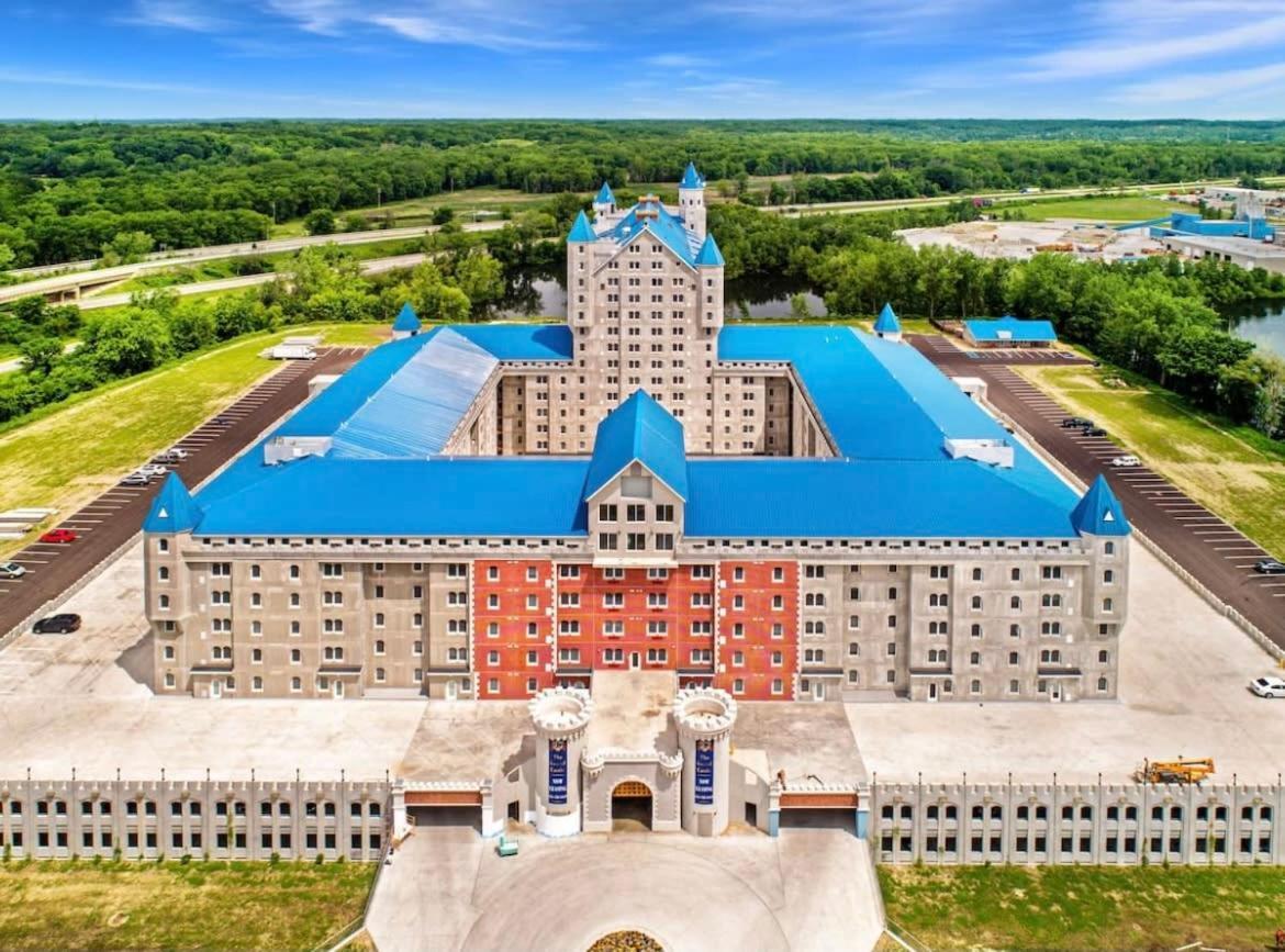 2 Luxury Suites With Parking At The Grand Castle Grandville Extérieur photo