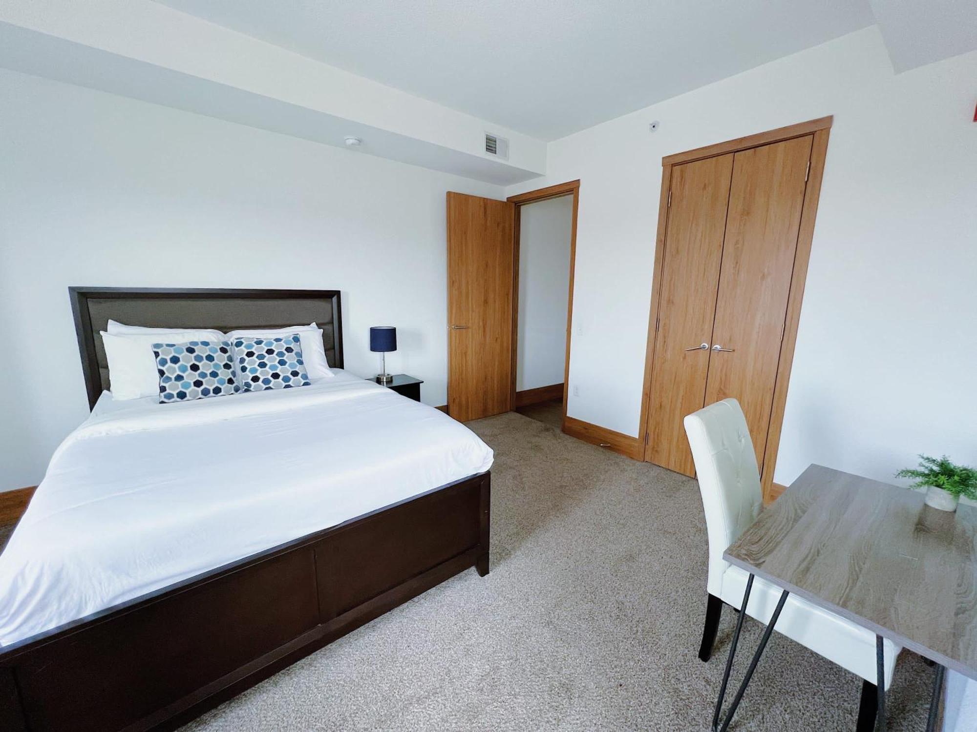 2 Luxury Suites With Parking At The Grand Castle Grandville Extérieur photo