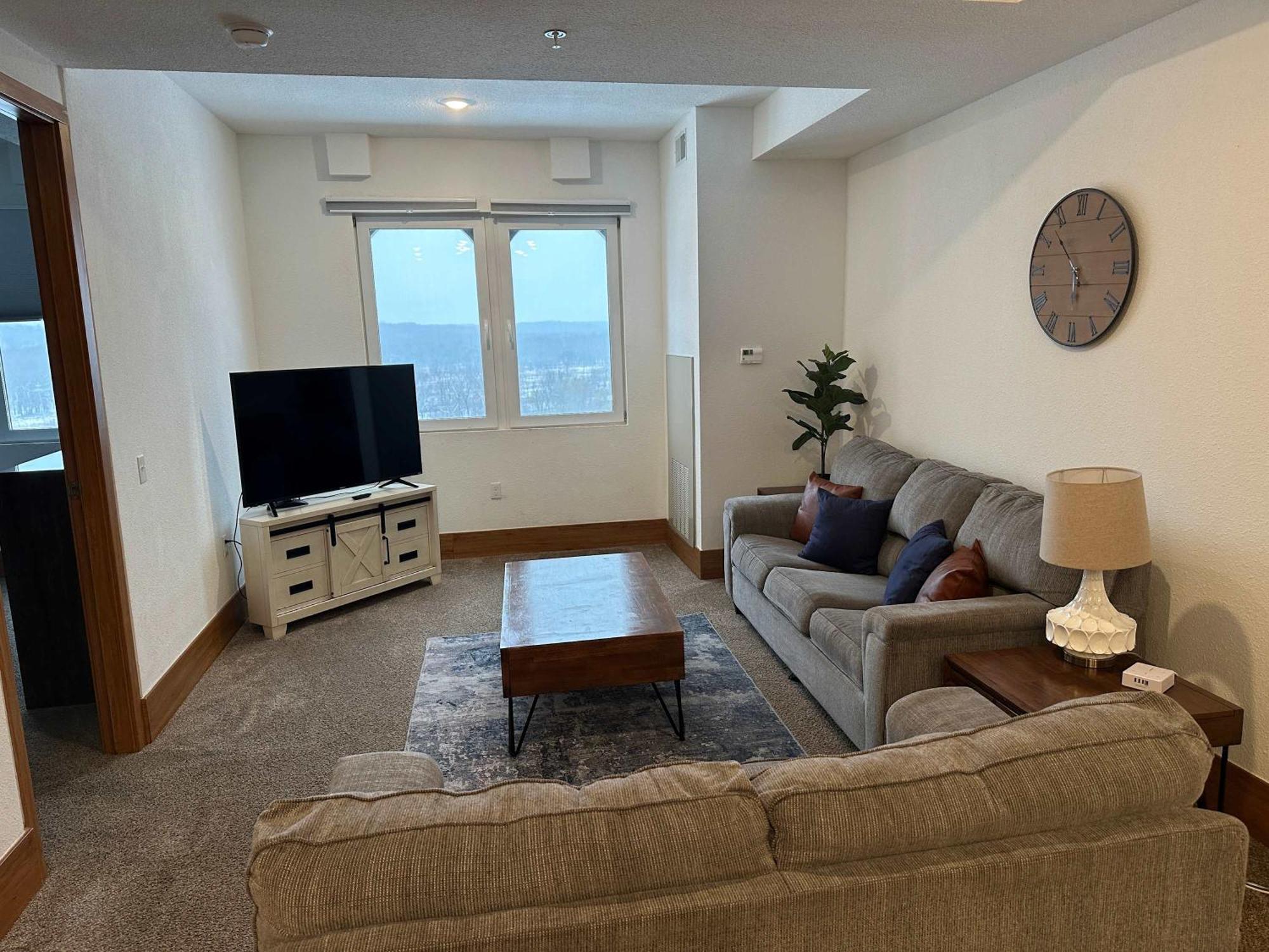 2 Luxury Suites With Parking At The Grand Castle Grandville Extérieur photo